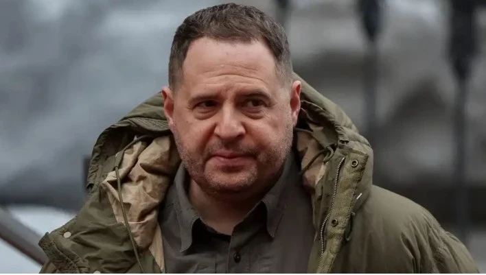 Уволенный глава офиса президента Украины Андрей Ермак заявил, что отправляется на фронт