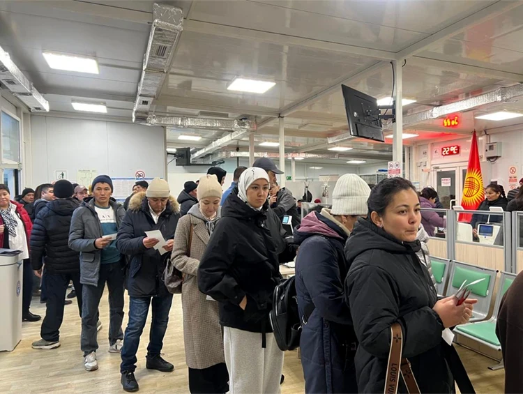 Parliament Elections. As of 16:00, 14,281 citizens of the Kyrgyz Republic voted abroad.