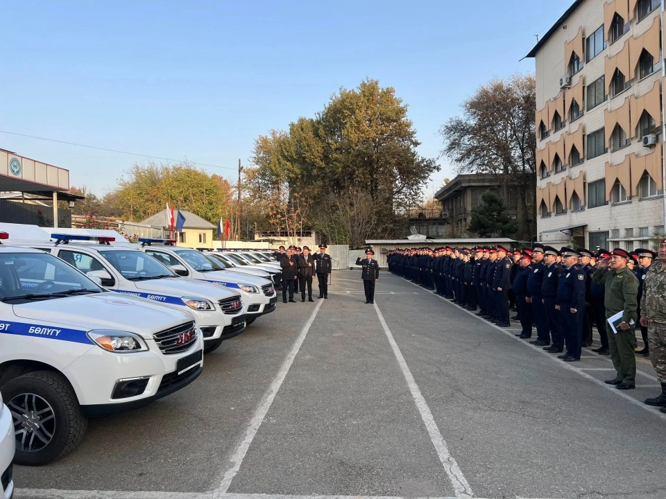 Ко Дню милиции Ошское УВД получило новые служебные автомобили