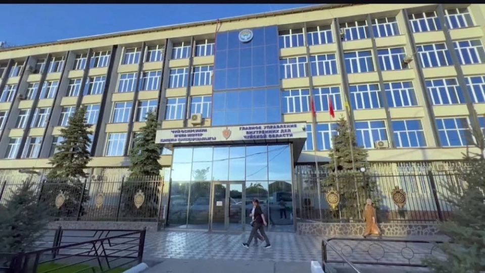 В Сокулукском районе расследуют вымогательство среди учеников сельской школы