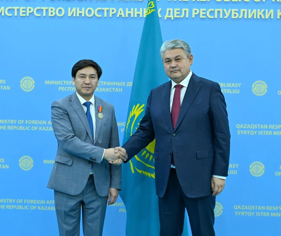 Послу Кыргызстана в Казахстане Дастану Дюшекееву вручили орден «Достык» II степени