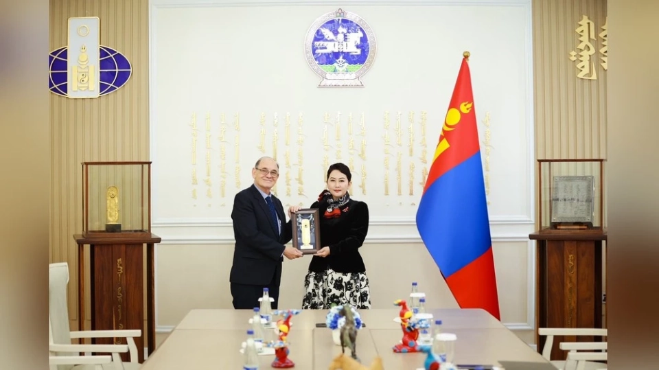 Batzetsseg met with the Ambassador of Cuba to say goodbye