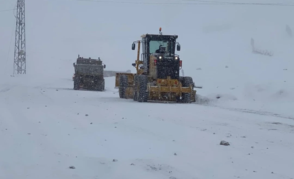 Запрет на проезд на перевалах страны сохраняется
