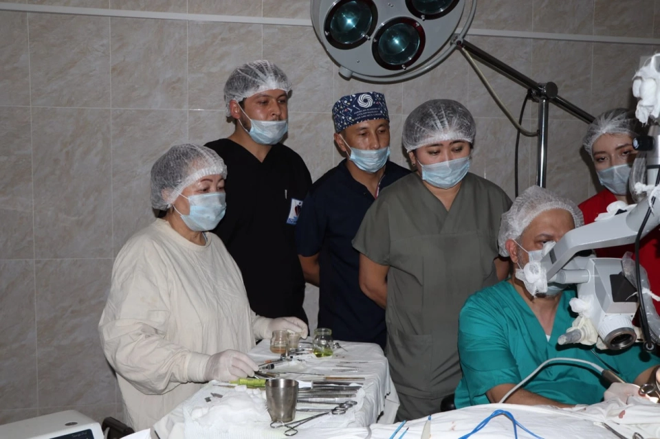 Не только детям. Врачи из Катара восстановили слух взрослым кыргызстанцам