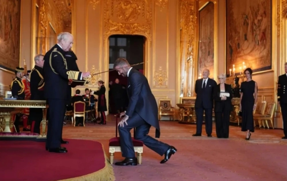 Дэвид Бекхэм Чарльз III патшадан рыцарлык наамын алды