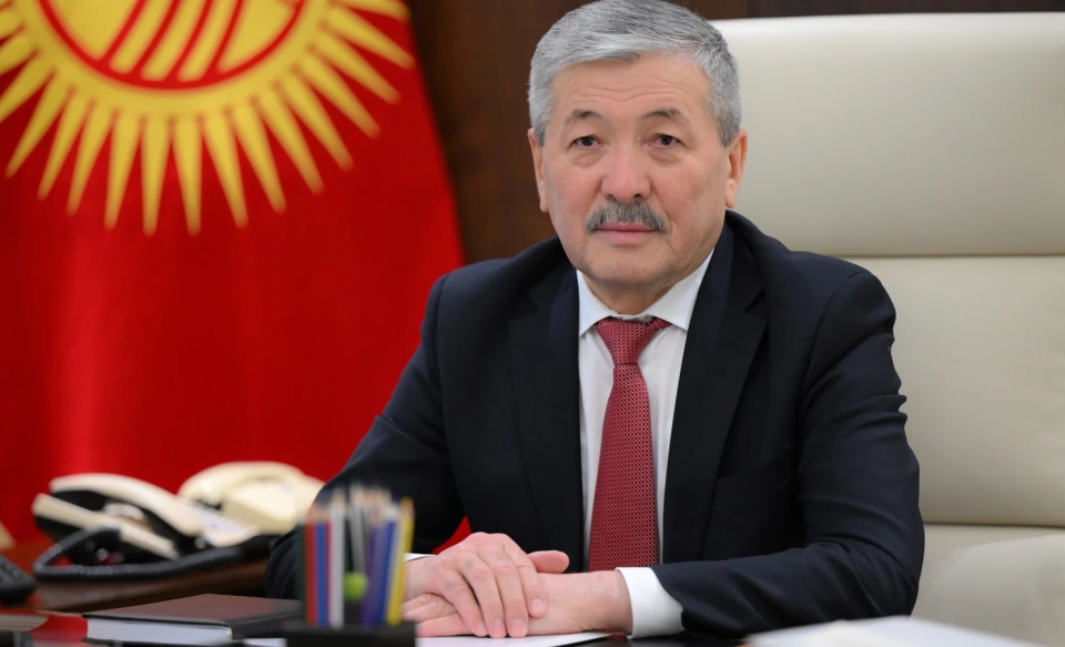 Адылбек Касымалиев журналисттерди Маалымат жана басма сөз күнү менен куттуктады