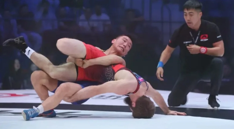 Kyrgyzstani wrestlers lost to their opponents at the PWL-10 tournament in Moscow