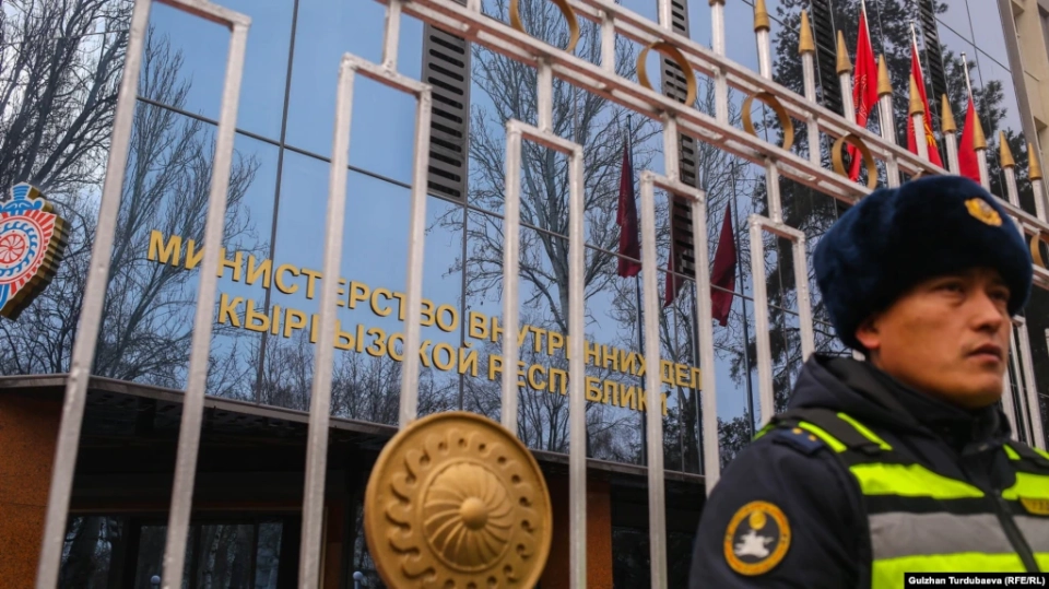 Милиция вне политики: МВД Кыргызстана призывает граждан соблюдать закон в период предвыборной кампании