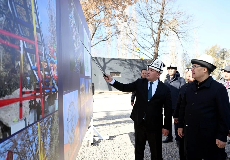 Садыр Жапаров ознакомился с ходом строительства центрального парка в Таласе