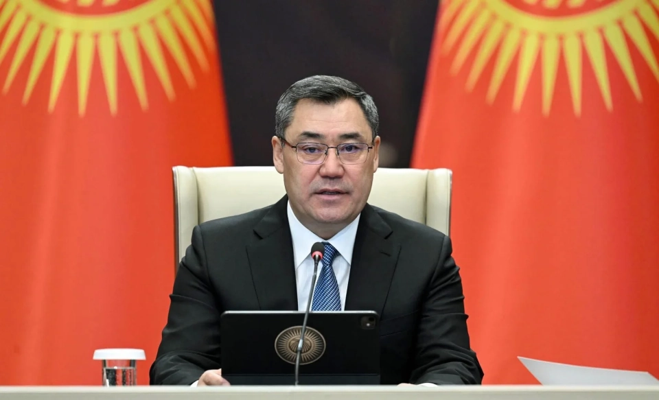 The head of state urged officials to set a personal example in energy conservation.