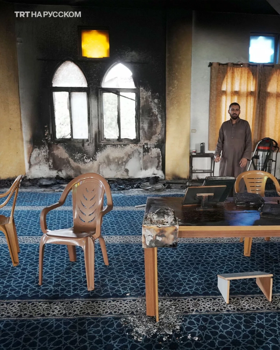 Израильдик отурукташкандар Батыш жээгиндеги мечитти булгап, өрттөштү