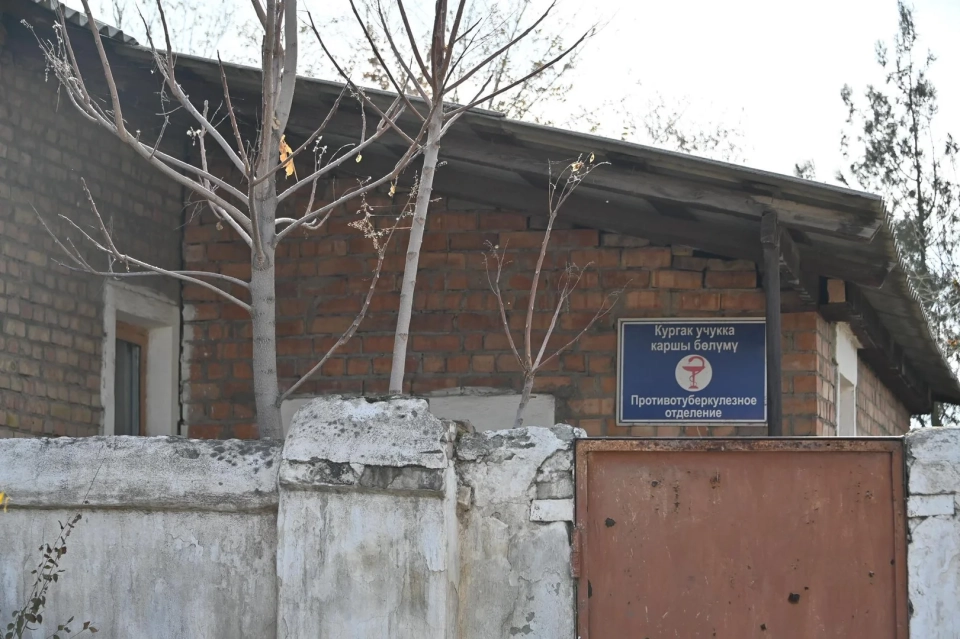 A new hospital will be built in Tokmok to replace the outdated 86-year-old building.