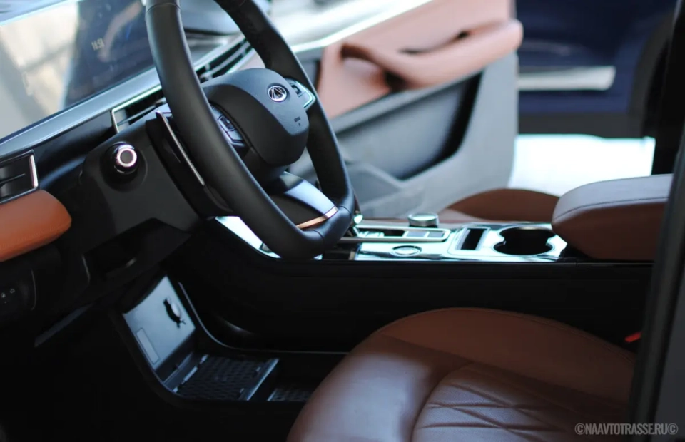 Гаджеттерди унаанын күйгүзгүчү аркылуу заряддоо аккумуляторлор үчүн кооптуу — автоэлектрик