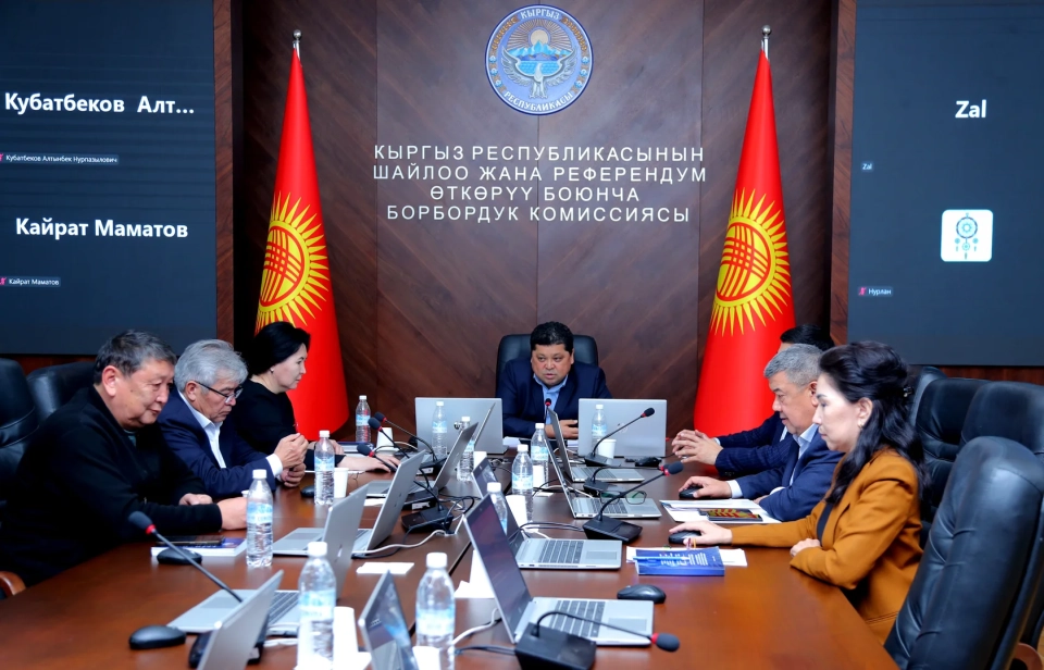 Сайлоо алдындагы үгүт жүргүзүү шарттарын бузгандыгы үчүн дагы үч талапкер айыпка жыгылды