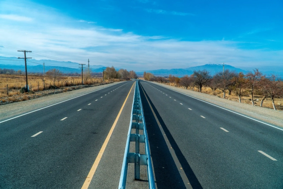 The reconstruction of the Balykchy – Bokonbaev – Karakol road is nearing completion.