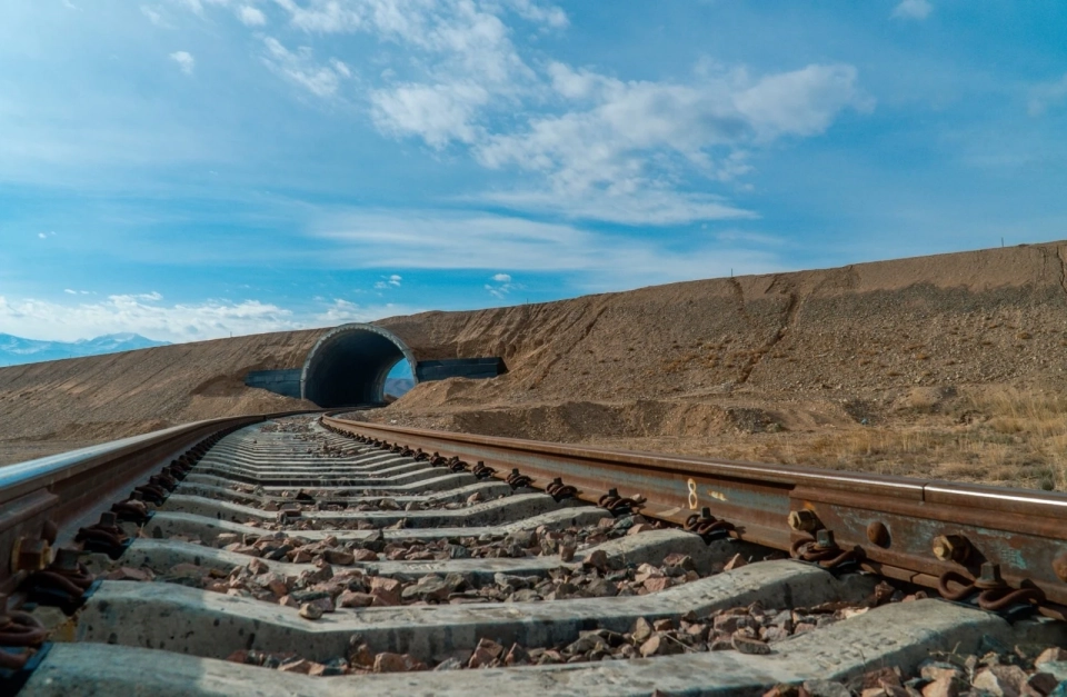 The Ministry of Transport showcased the updated section of the road from Balakchy to Bokonbaev to Karakol.