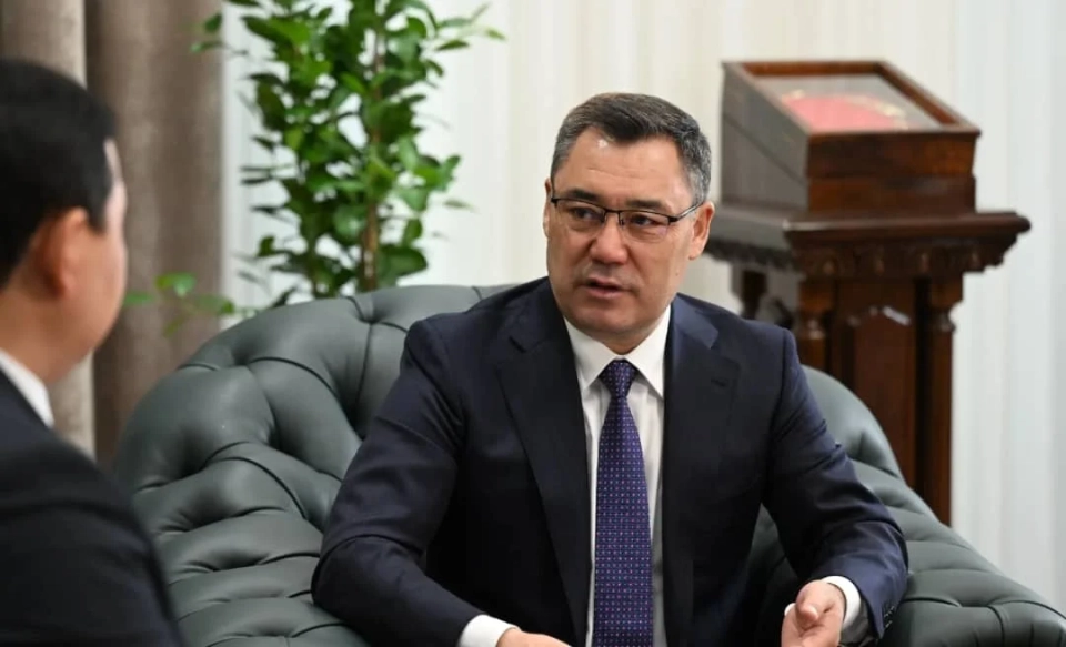 Мечит $55 млн: Садыр Жапаров Абдукадыр Хабибулладан келген белек боюнча түшүндүрмө берди