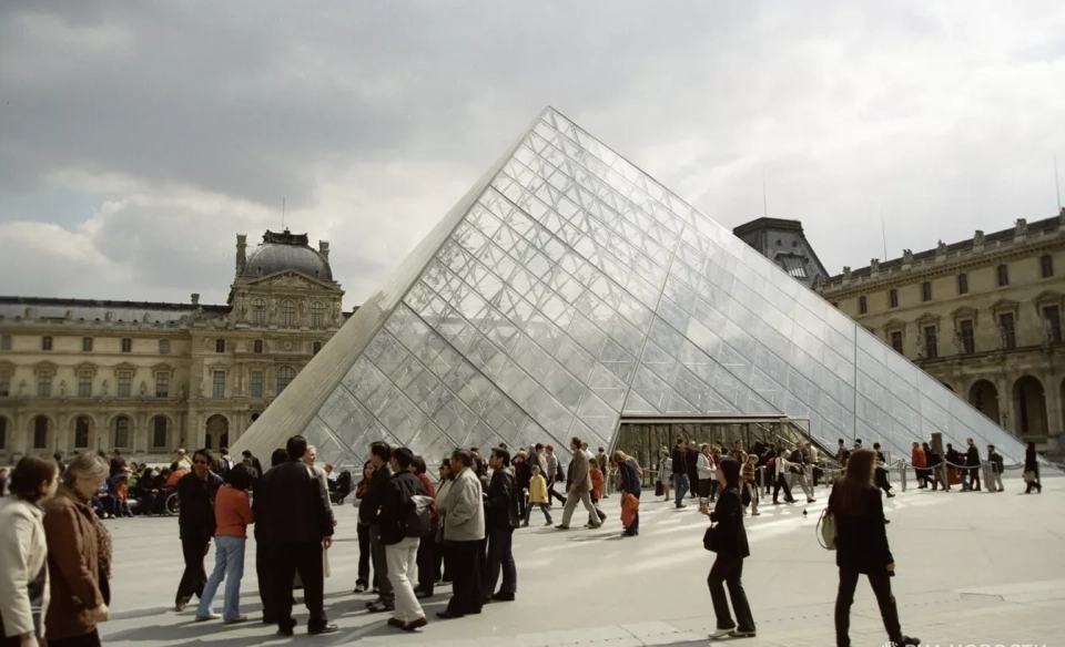 The Louvre announced a tender for security enhancement works