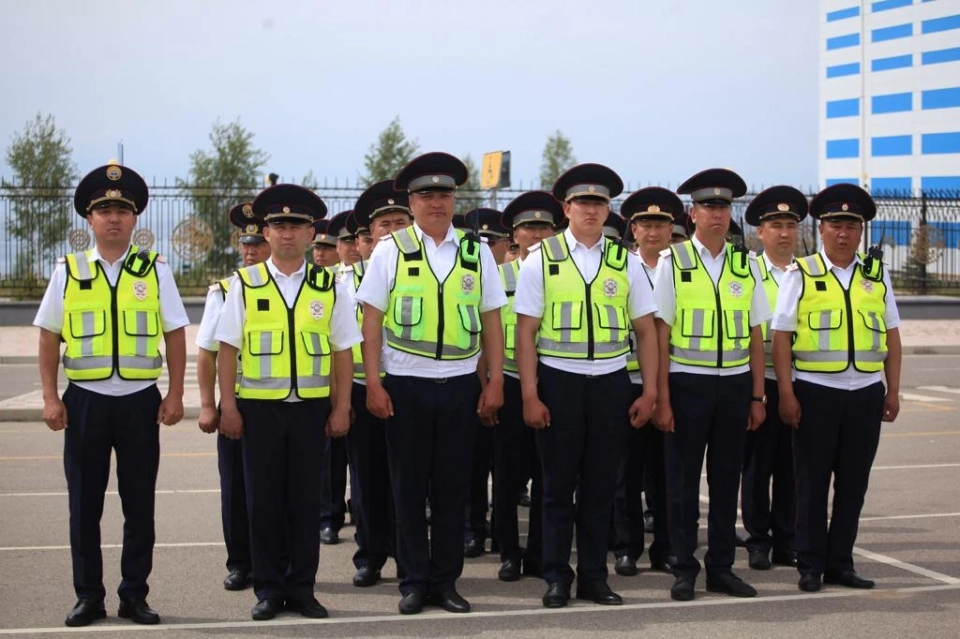 Кыргызстанда 1-декабрдан тарта такси лицензиясынын бар-жогун текшерүү башталат. Оң рулдуу унааларга такси кызматын көрсөтүүгө тыюу салынат.