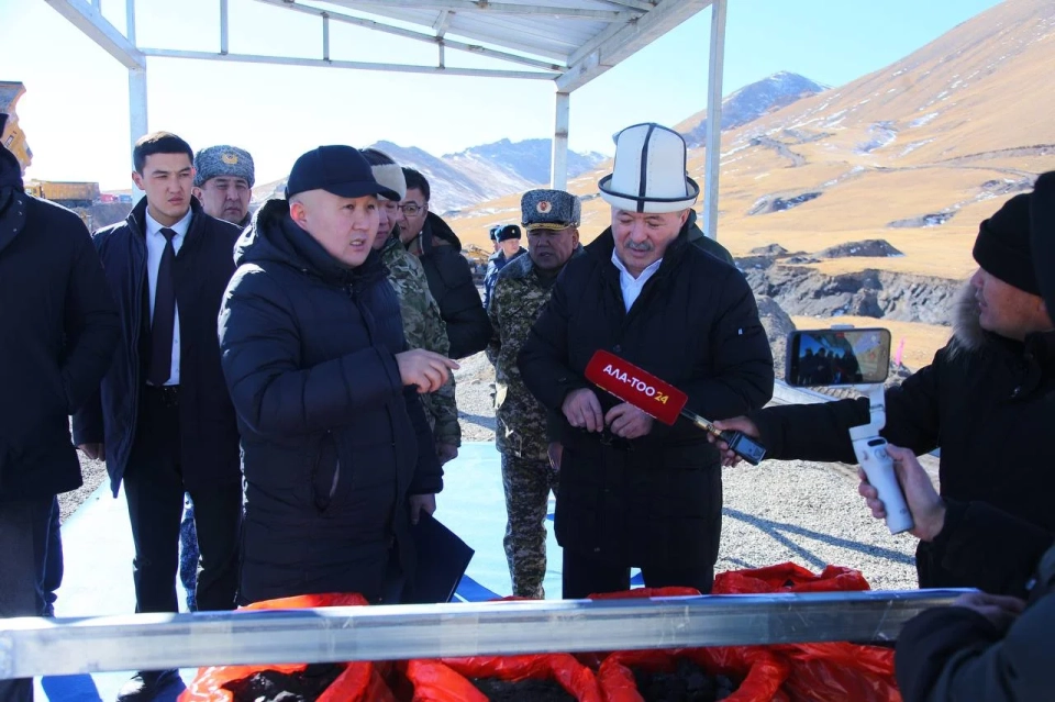 Adylbek Kasymaliev familiarized himself with the work of the "Torugart" checkpoint and the new coal mine in the Naryn region.