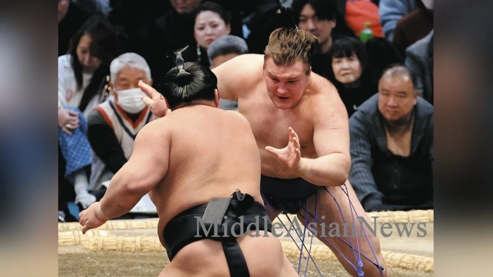 21-летний украинец завоевал Кубок Императора победив монгольского йокодзуну и заслужил звание озэки