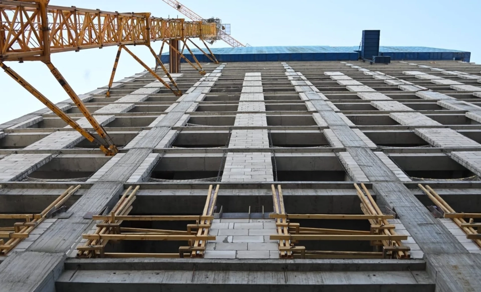 Since the beginning of the year, the Ministry of Construction has imposed fines totaling 112.7 million soms for violations at construction sites.