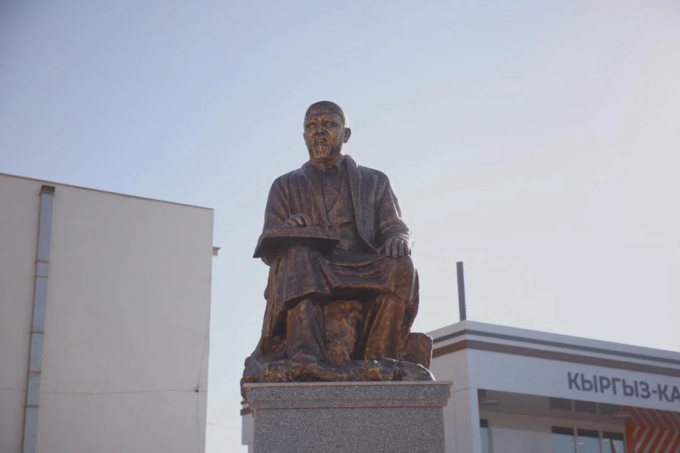 В Оше открыли улицу, памятник и музей, посвященные казахскому поэту