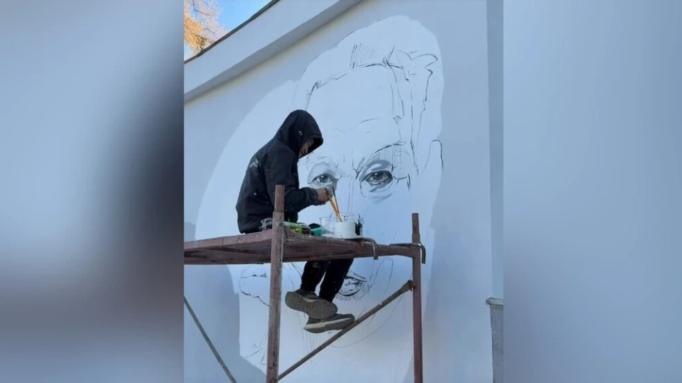 A mural featuring a portrait of Chinghiz Aitmatov will be on the facade of the Russian Drama Theater.