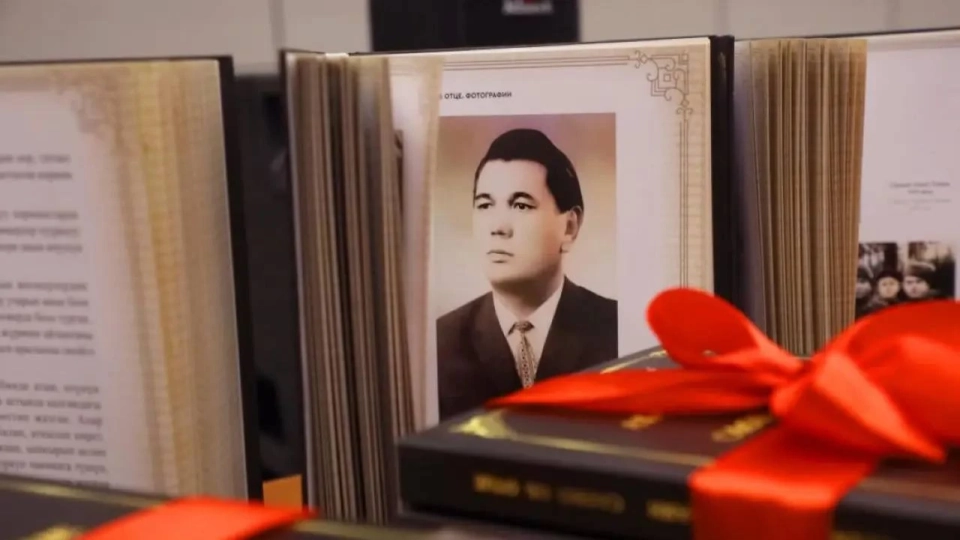 В Оше презентовали книгу президента Казахстана Касым-Жомарта Токаева о его отце