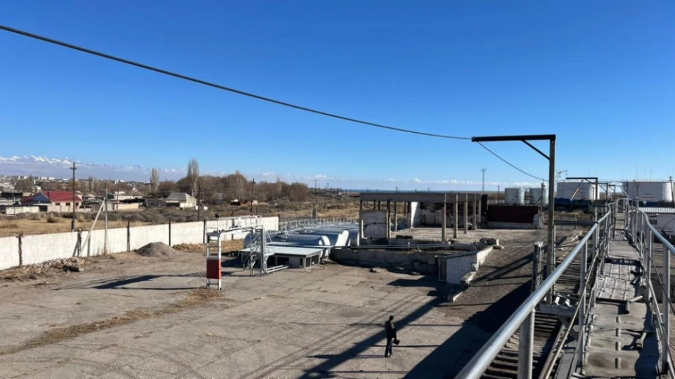 В Балыкчы вернули в госсобственность участок и топливный комплекс