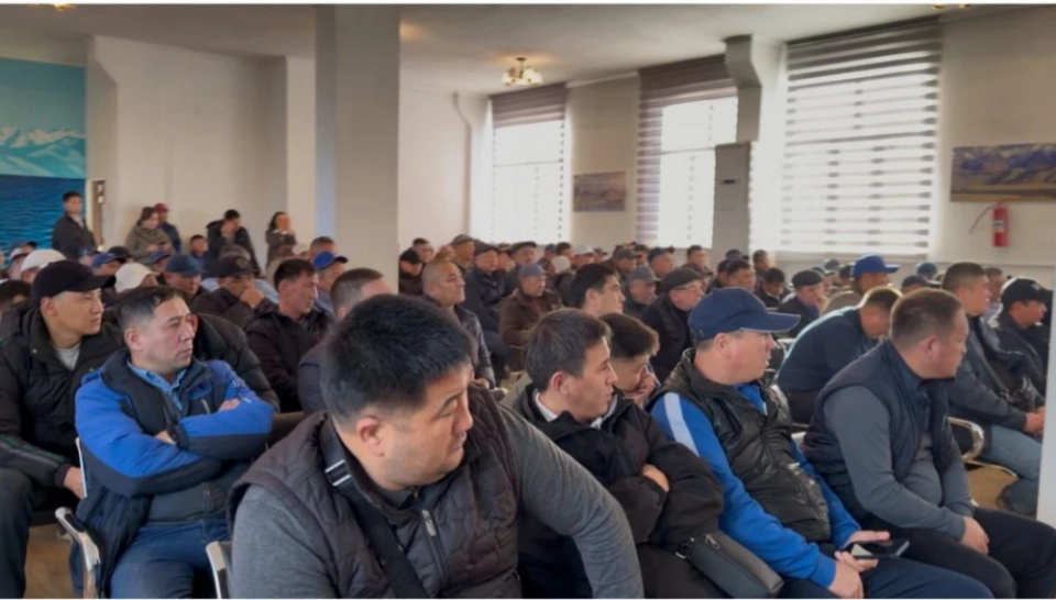 Мэрия: Водители автобусов просят совсем убрать оплату наличными за проезд