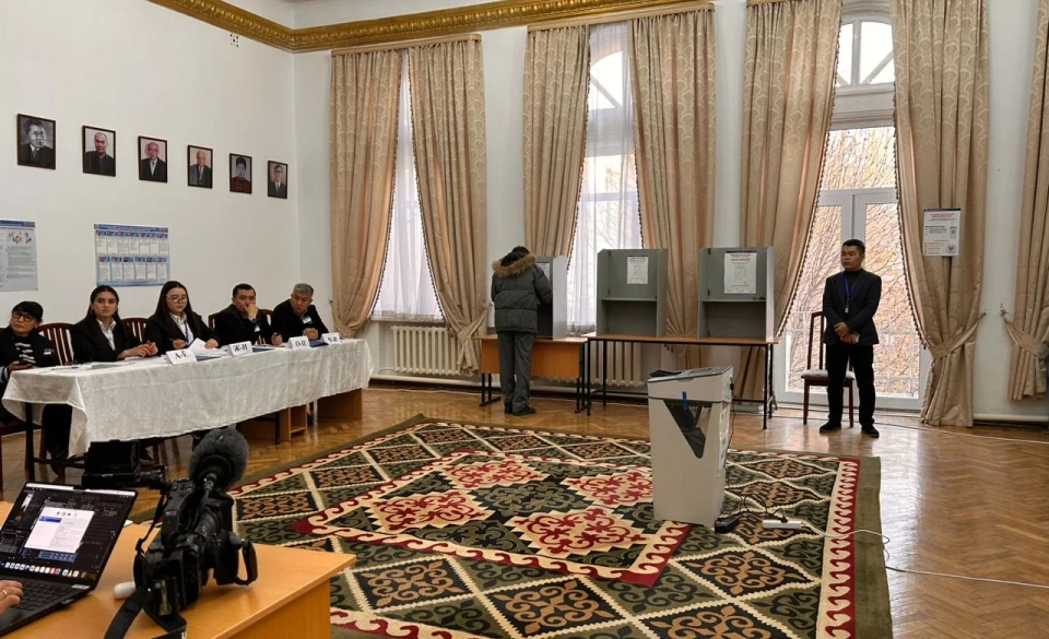 The highest activity is observed in districts No. 1 and No. 4, while the lowest is in district No. 20.