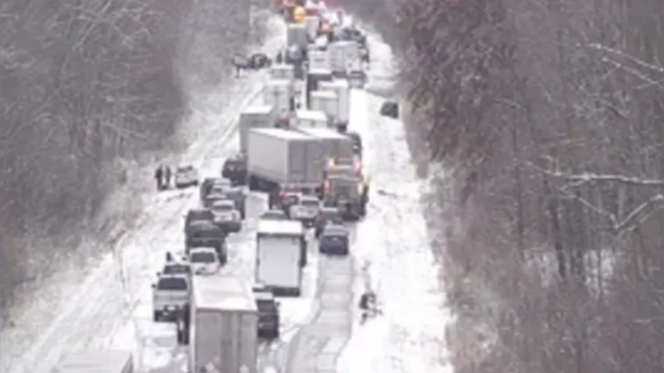 В США более 40 машин столкнулись из-за снегопада