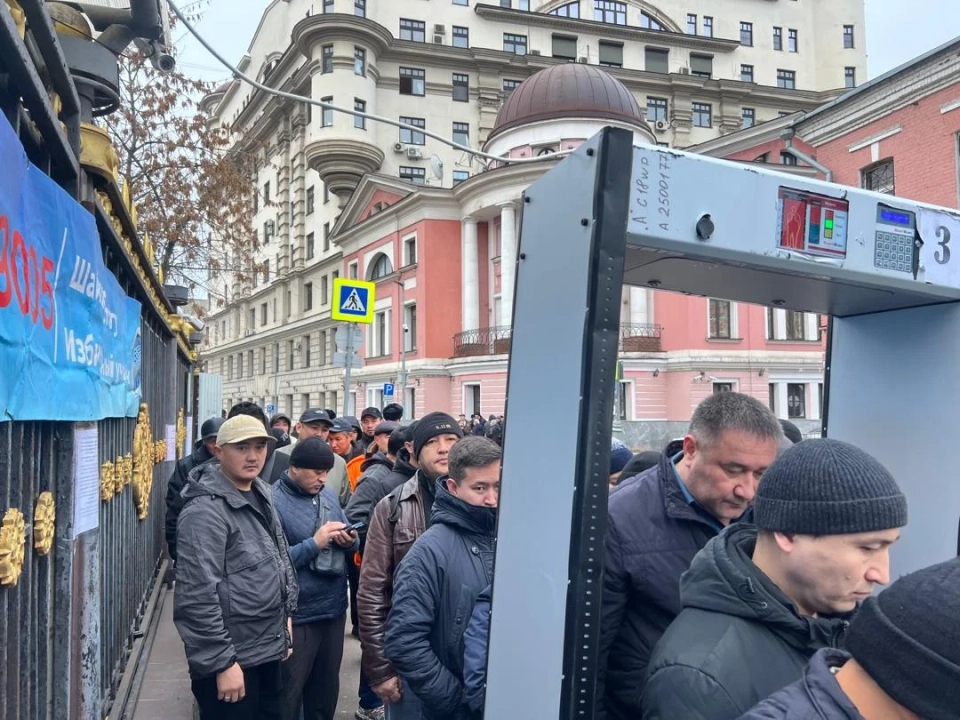 Activity of Kyrgyzstanis in the elections for deputies of the Jogorku Kenesh in Moscow – photos, videos
