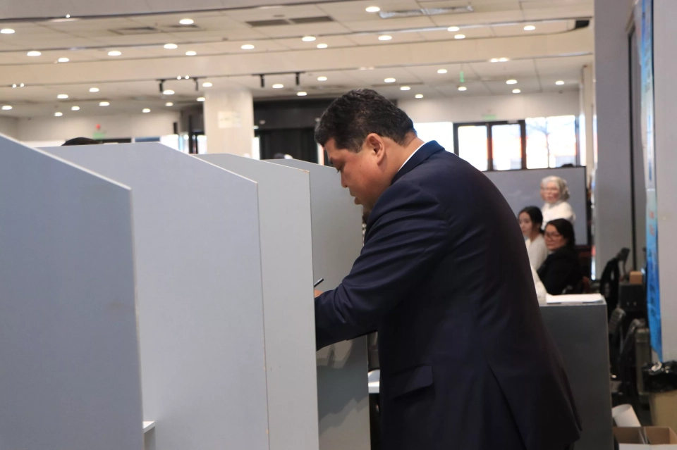 Chairman of the CEC of the Kyrgyz Republic Tynchtyk Shainazarov voted remotely