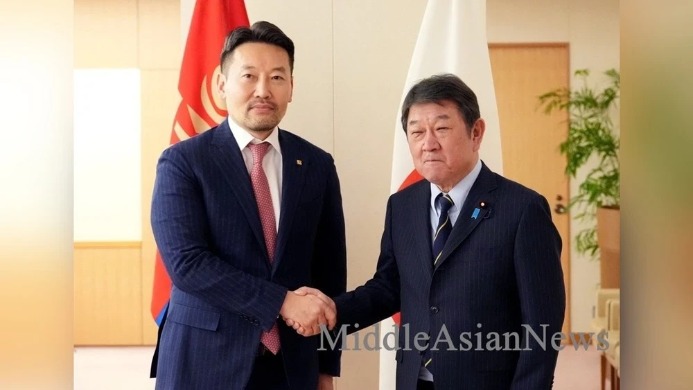 The Japanese Foreign Minister met with the Minister of Mongolia.