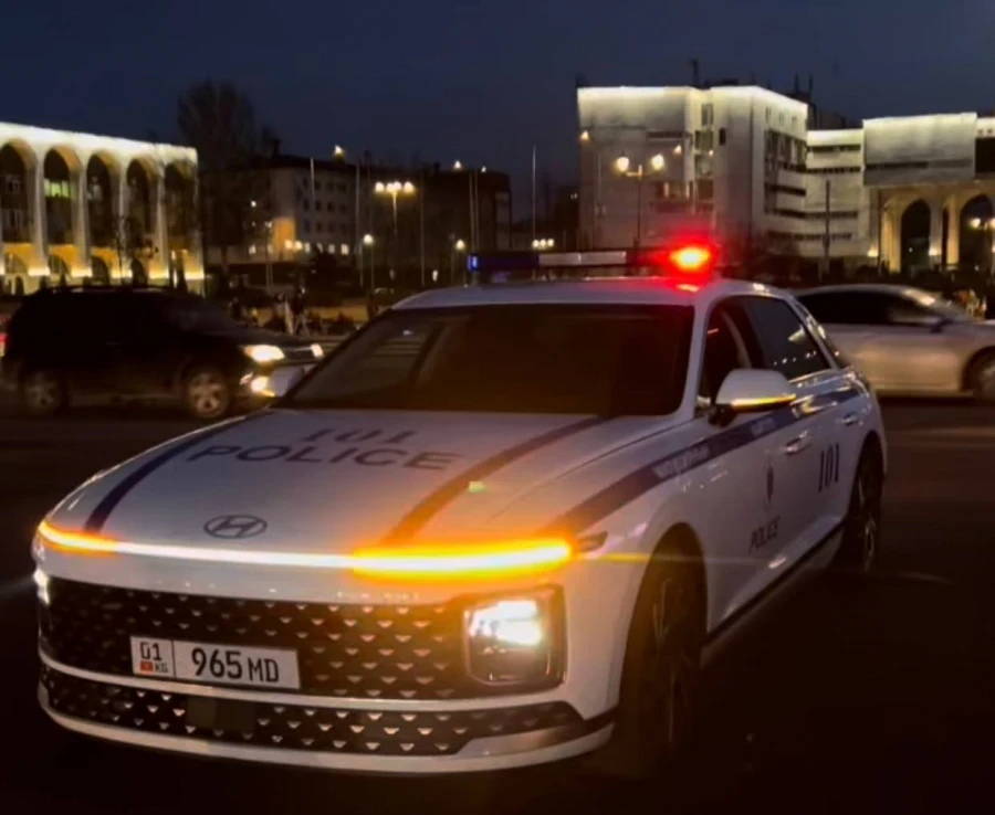 The UPSM vehicle drove past while a person was being beaten and tied up. An internal investigation has been initiated.