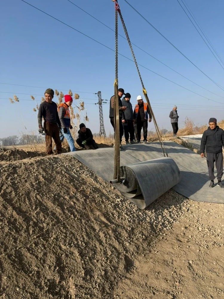 In the Alamudun District, the installation of concrete pavement on the "R-7" canal has begun.