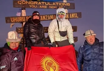 The flags of Kyrgyzstan and the VI Games of Nomads were raised on Kilimanjaro
