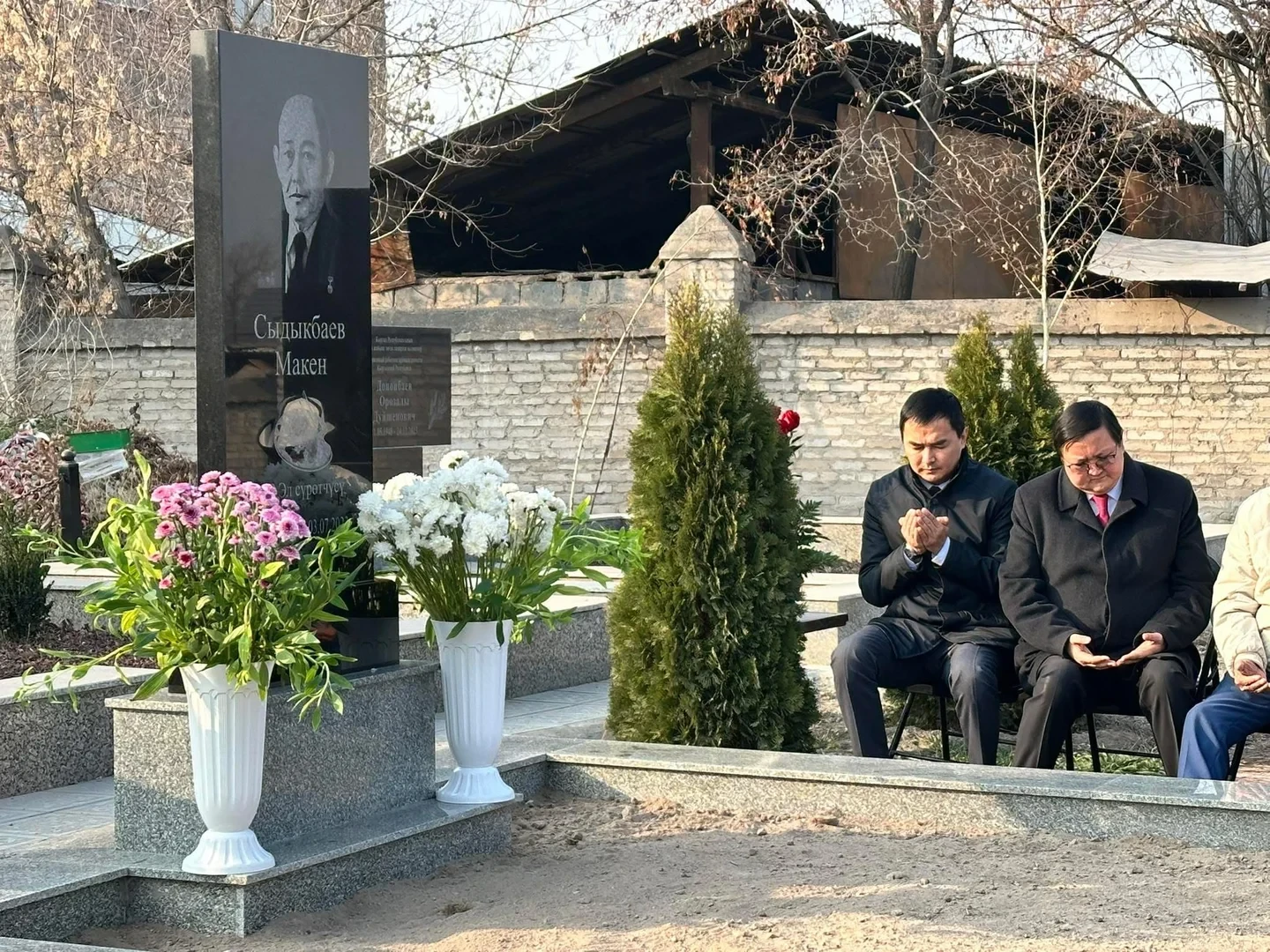 A monument has been erected to the people's artist of the Kyrgyz Republic, Makken Sydykbaev.