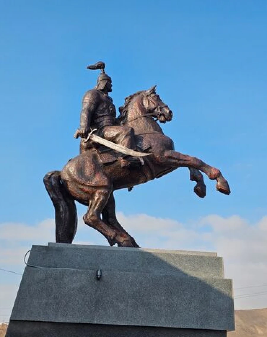 Токтогулда Садыр ханга эстелик орнотулду