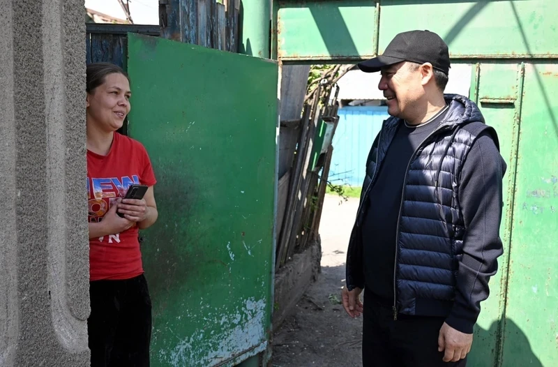 From assistance to development. Results of the social contract over three years