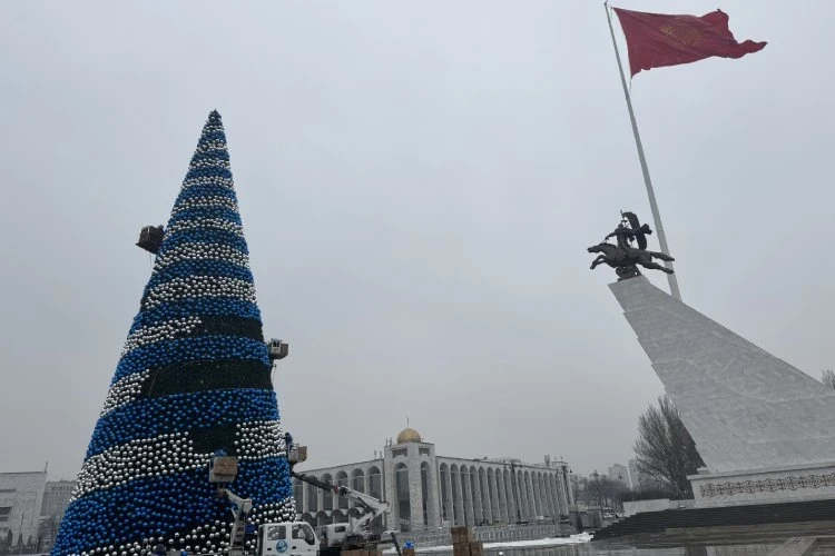 The main Christmas tree of Bishkek will be lit on December 15.