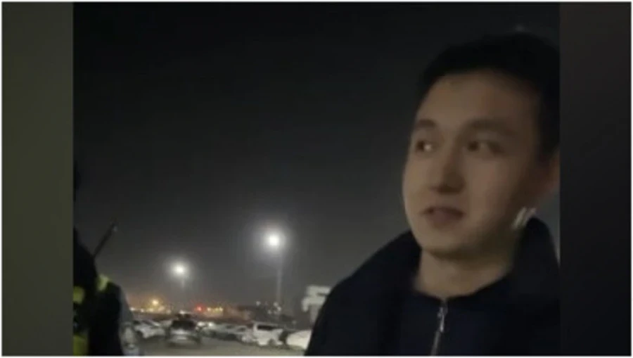 «Мен тапшырмада», - деди айдоочу Бишкекте, ал алдыңкы айнектин тонировкасын түшүндүрүп.