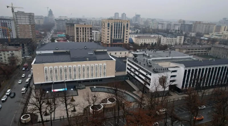 Садыр Жапаров посетил здание НТРК после капитальной реконструкции