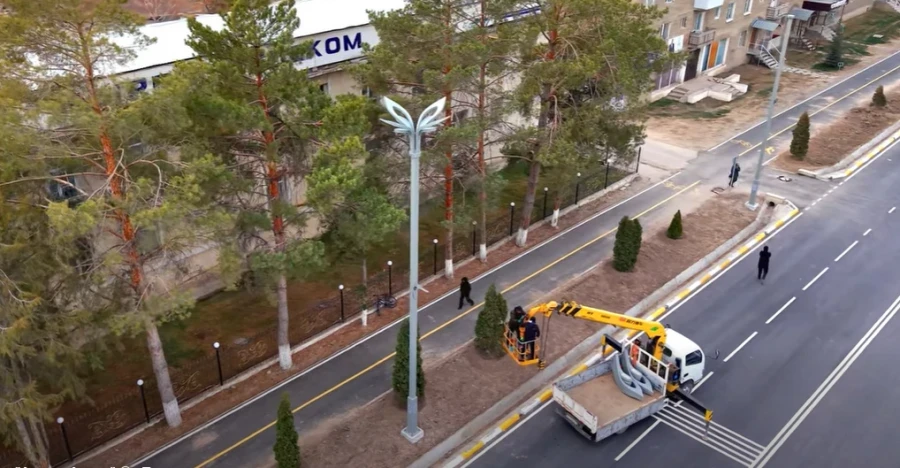 Modern lighting structures are being installed in the center of Talas