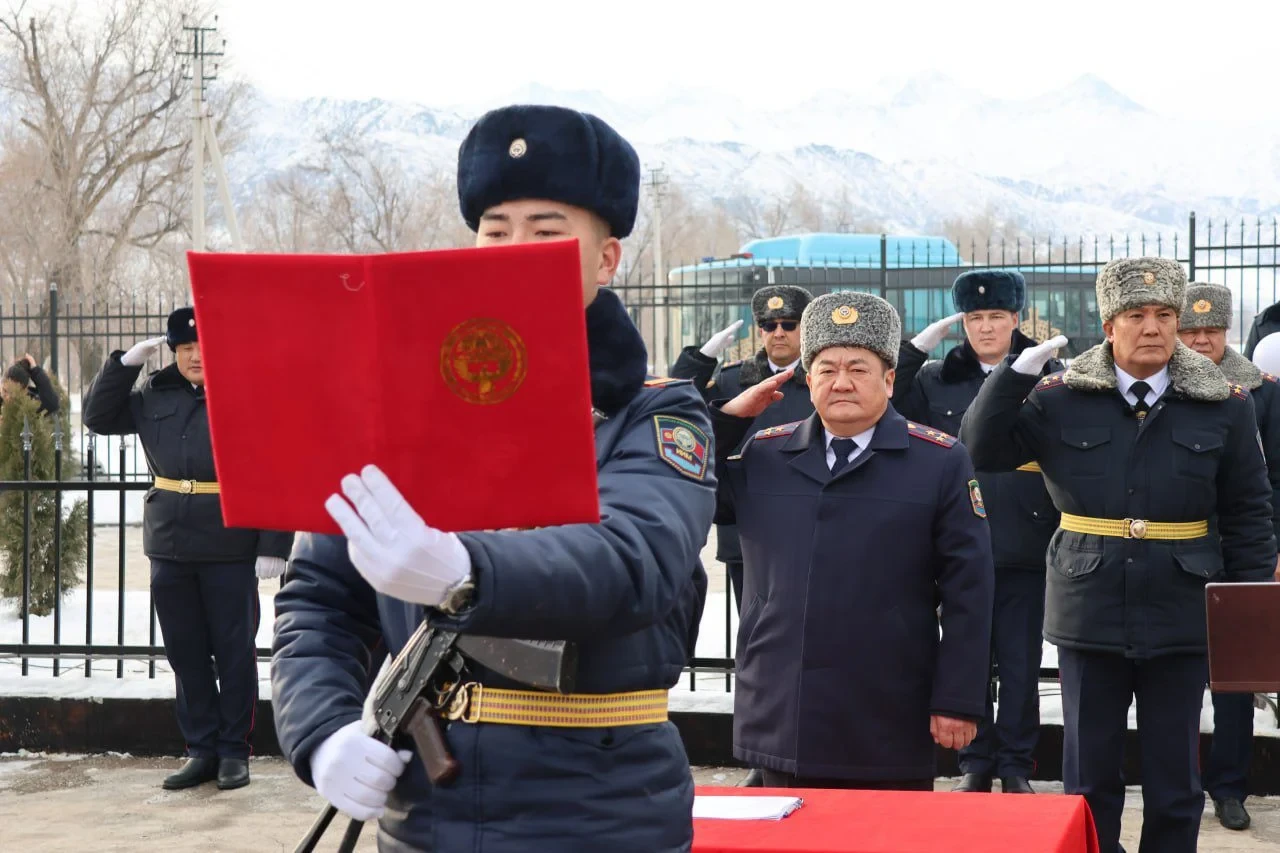 In Bishkek, young police officers took the oath.