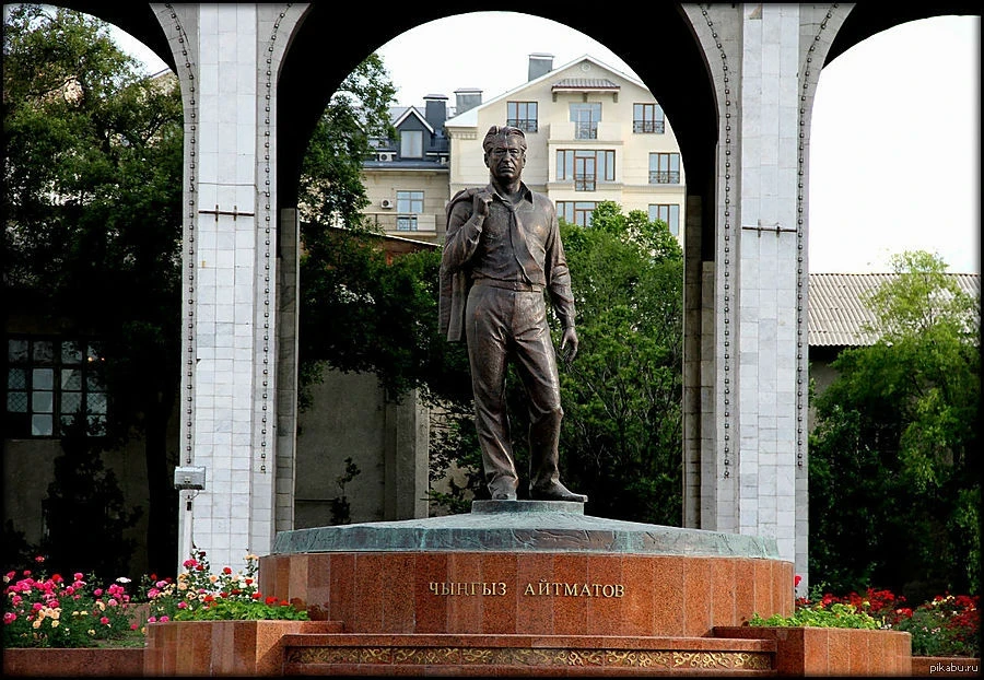 Volunteers of 'Eurasia' honored the memory of Chyngyz Aitmatov on National Literature Day