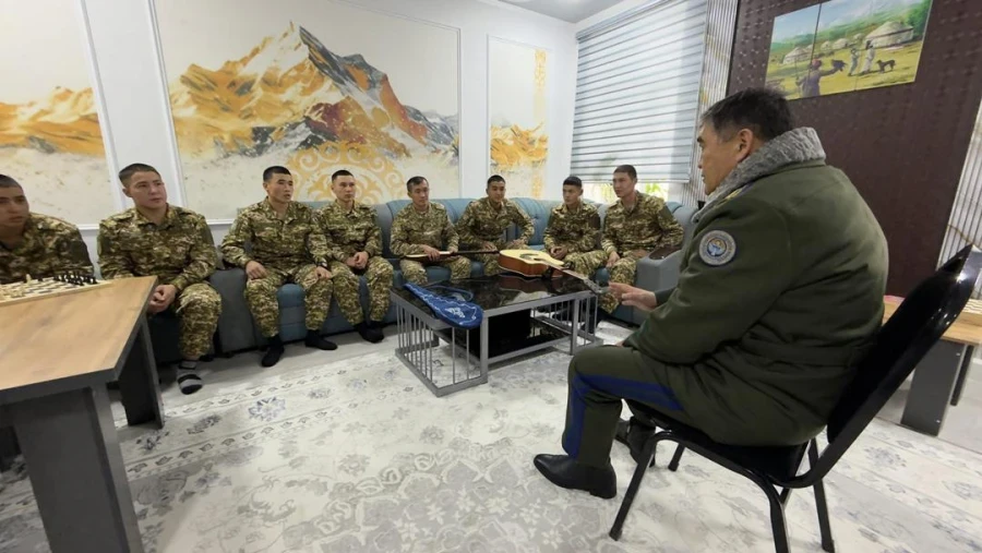 Kamchybek Tashiev: Let the guitar take second place, while the komuz takes first