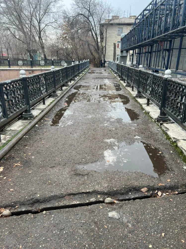 A resident complained about the broken bridge at Bokonbaeva-Aitmatov. Response from the city administration